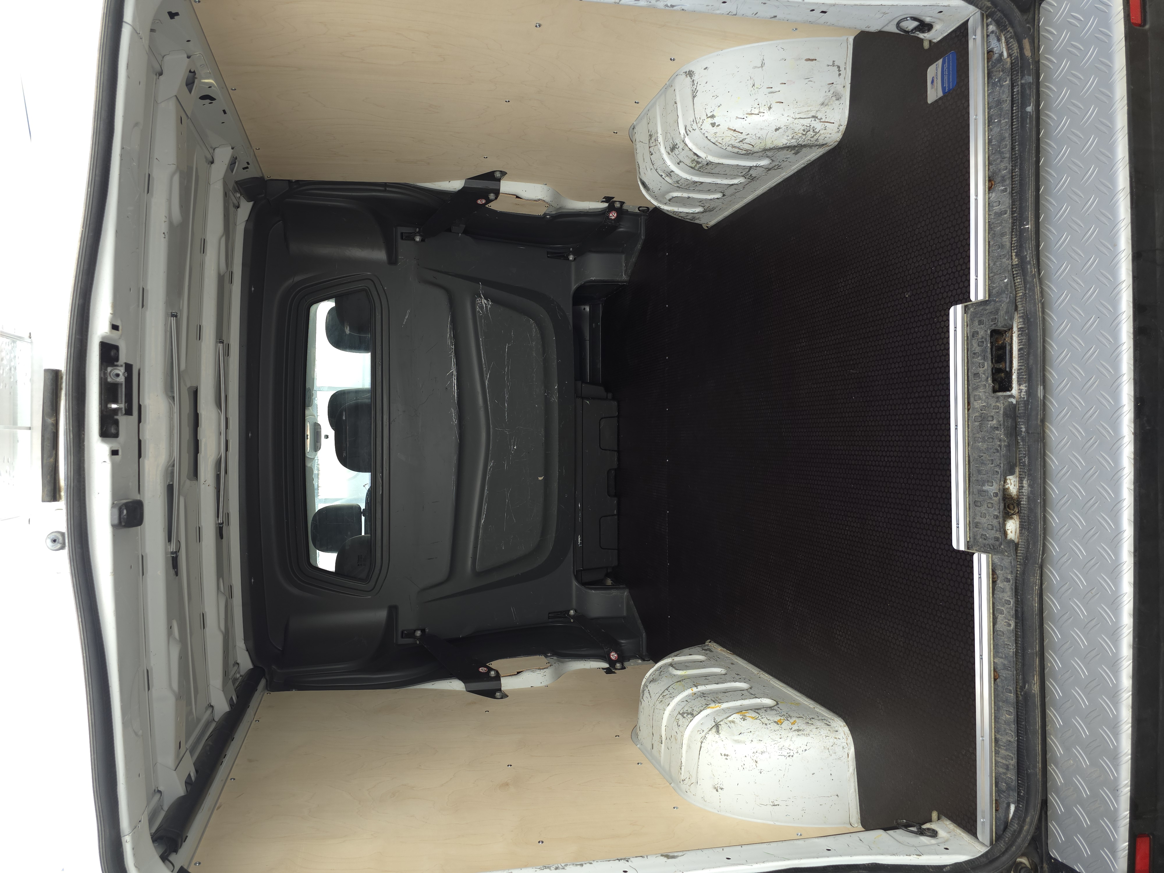 holz-bodenplatte-im-transporter-verlegt.jpg